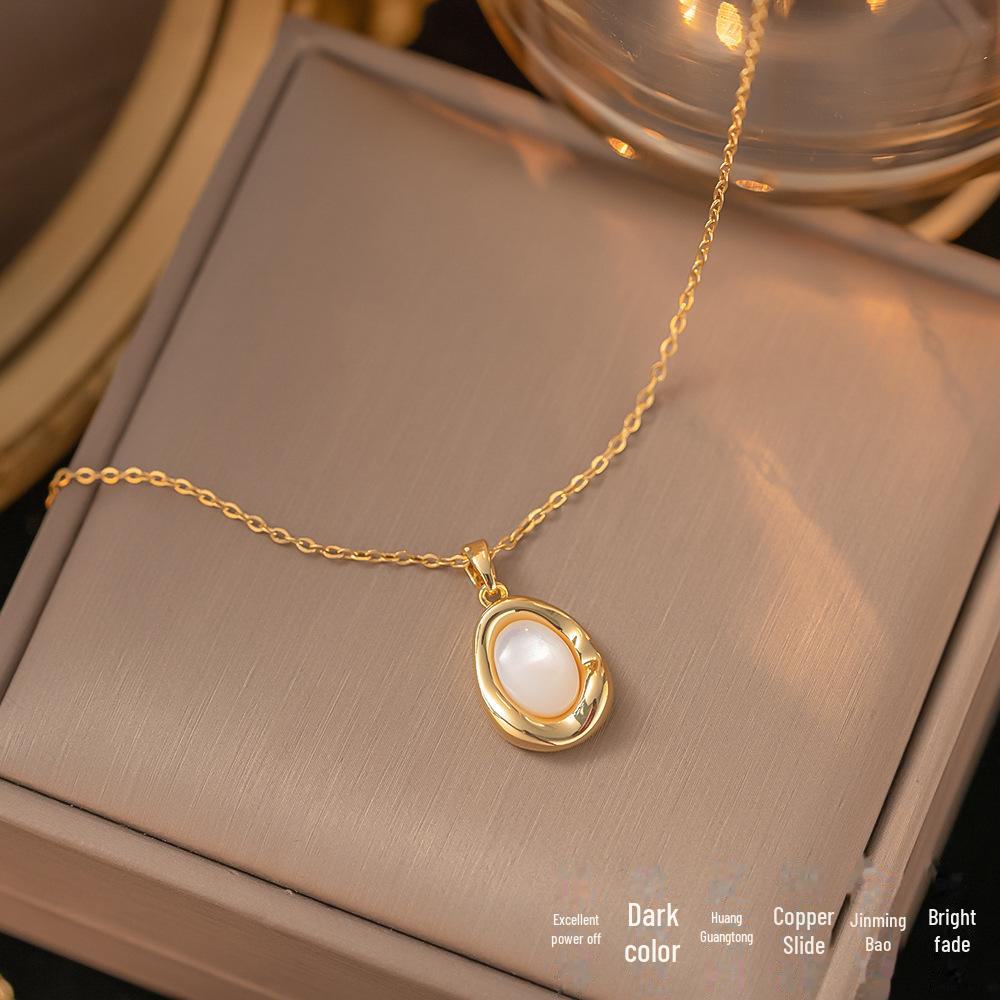 Non-Fading Titanium Steel Women's Necklace: Versatile and Elegant Internet Celebrity Chain with Simple Copper Pendant