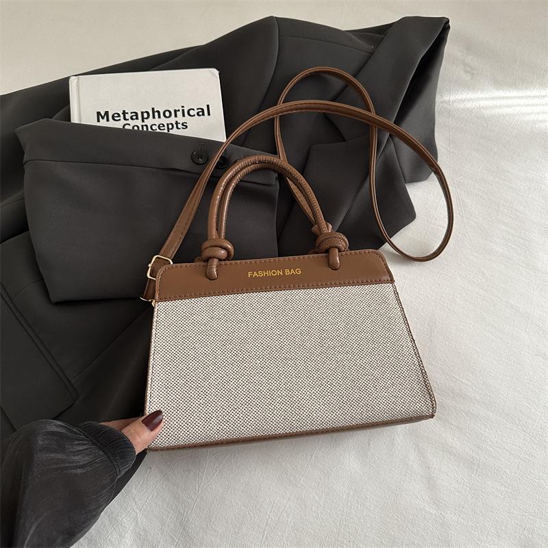 

Универсальная женская портативная маленькая сумка женская сумка 2025 новая модная сумка через плечо маленькая квадратная сумка коричневый