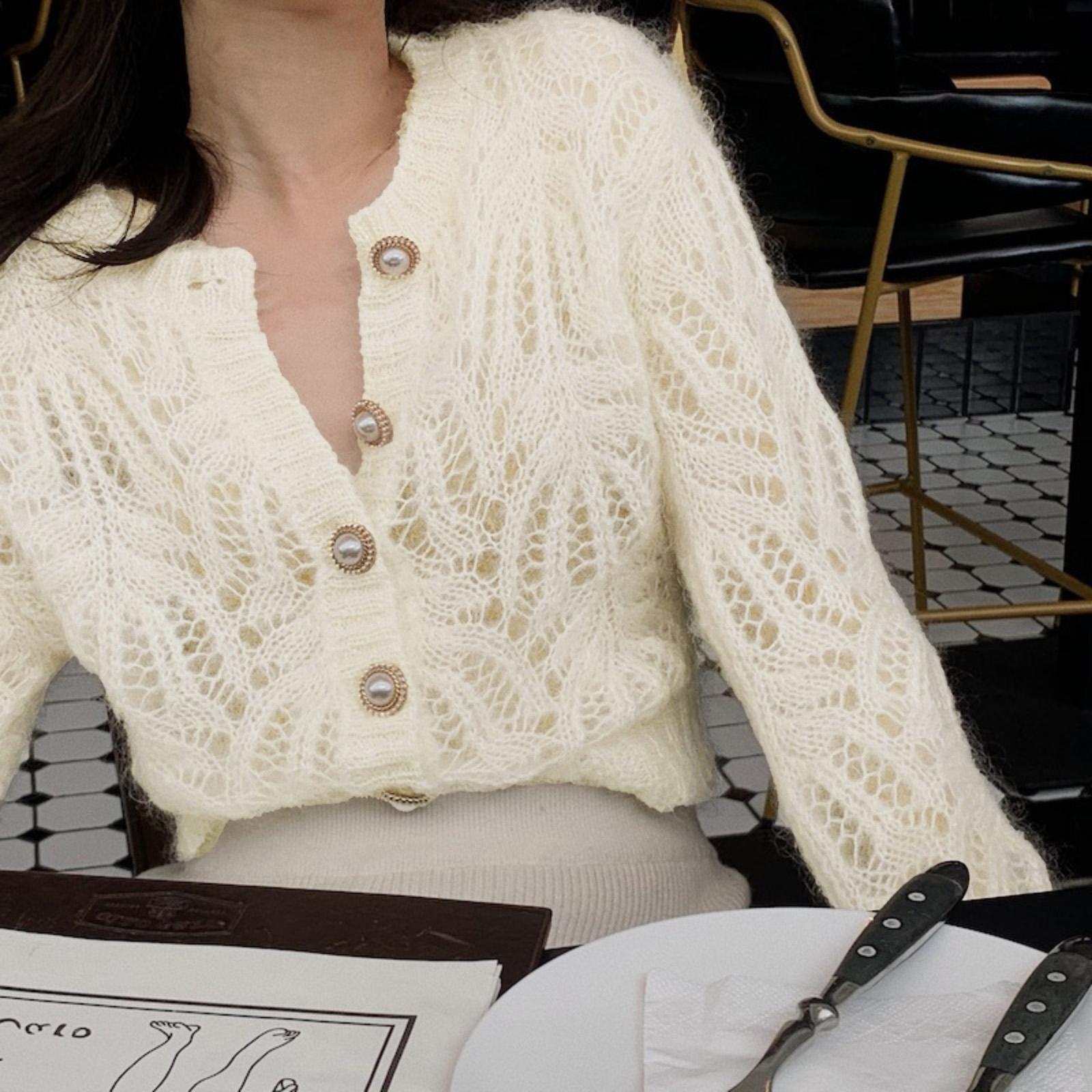 

Mouliné Wool Cardigan - Versatile Knitwear With Pearl Buttons One Size білий