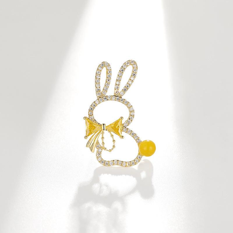 Bo Xin Yun Fresh Rabbit Brooch with Agate and Pearl Corsage - Cardigan Accessory with Bow Design