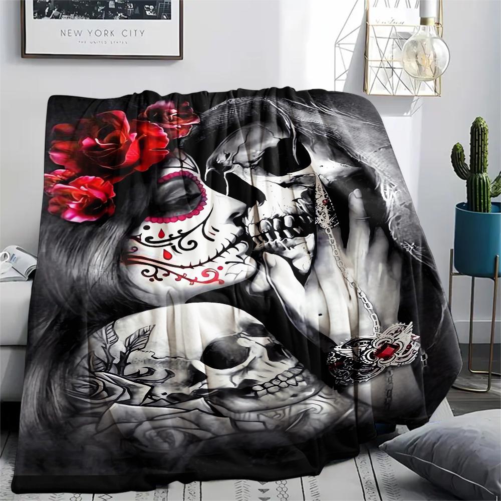 1Pc Skull Couple Print Flannel Blanket, High quality Comfortable for All Seasons, Home Decor, Warmth and Comfort, Perfect for Christmas Gifts