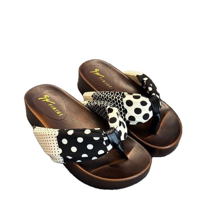 French Retro Cool Slippers Women Wear 2025 New Fairy and Wind Small Thick Bottom Versatile Holiday Flip-flops