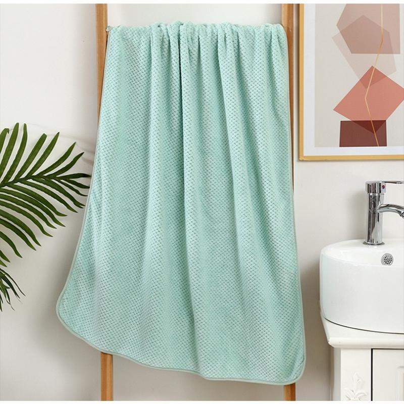 Coral Fleece Bath Towel 70*140cm Comfortable Woven Quick-Dry Eco-Friendly Absorbent Bath Tub Mats In Bulk