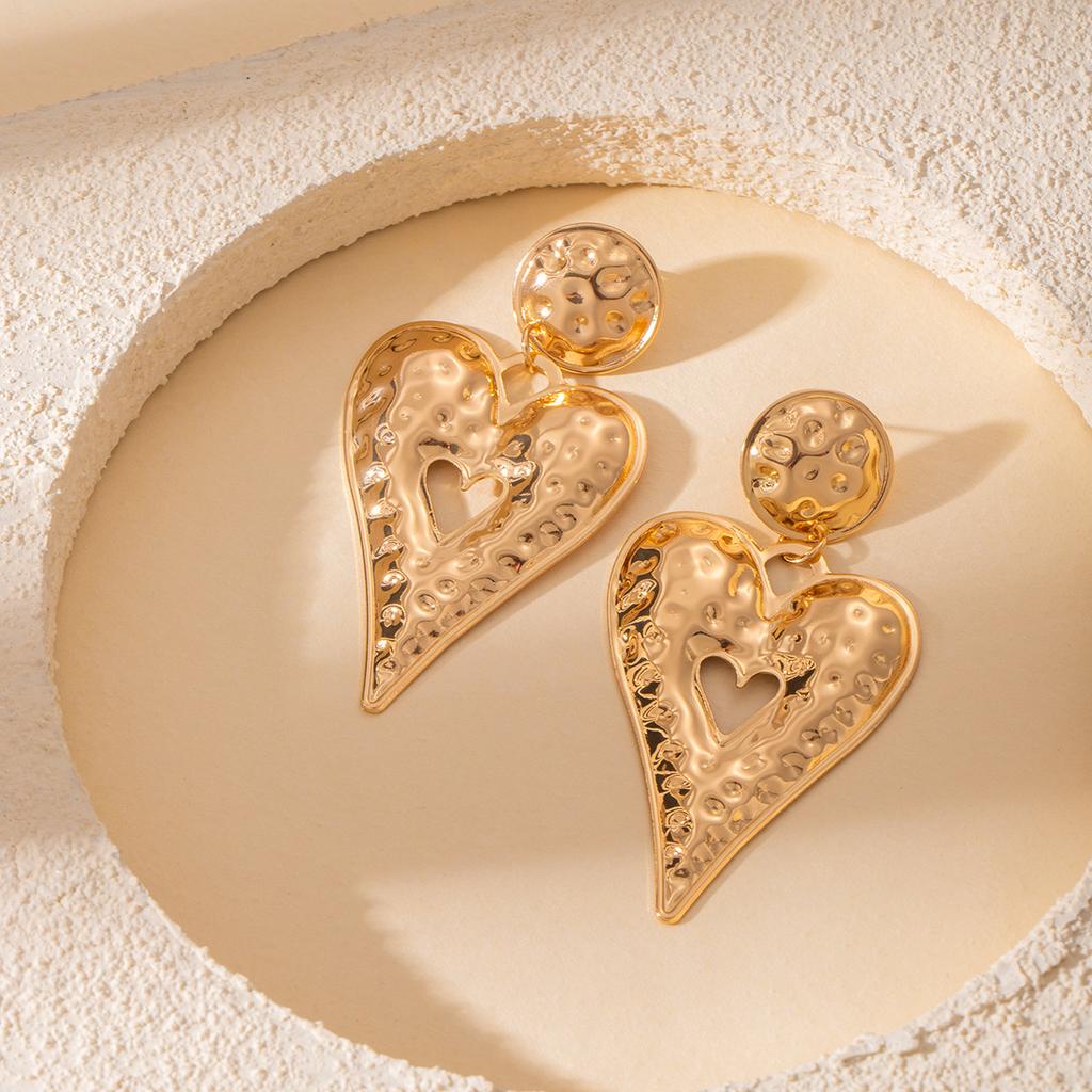 Metal Exaggerated Wind Stud Earrings Temperament Personality Hollow Big Love Earrings Retro Niche High-End Earrings