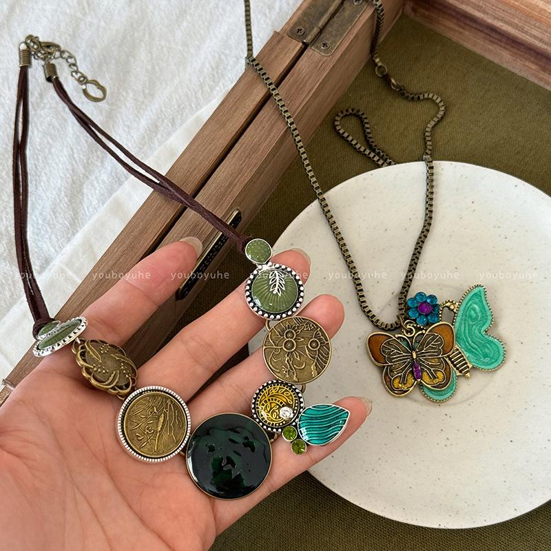 Diamond butterfly twin butterfly pendant necklace medieval vintage temperament collarbone chain fashion niche jewelry women