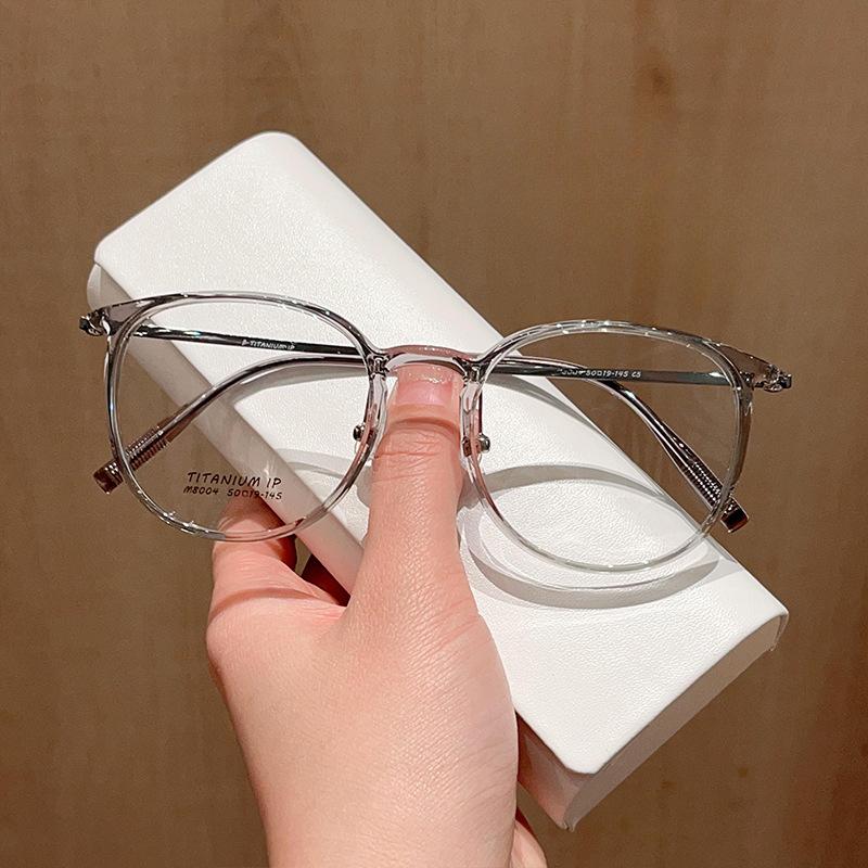 Fashion Retro Polygon Small Frame Titanium Glasses Frame Ultra-light Glasses Frame with Several Heights.