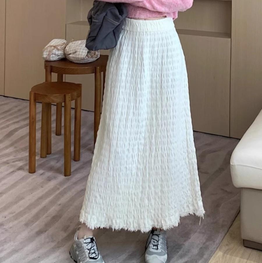 Women s High Waist A-Line Knit Midi Skirt - Wrinkled Texture, Fringe Hem, Slimming Bodycon, Autumn/Winter Style One size грязно-белый