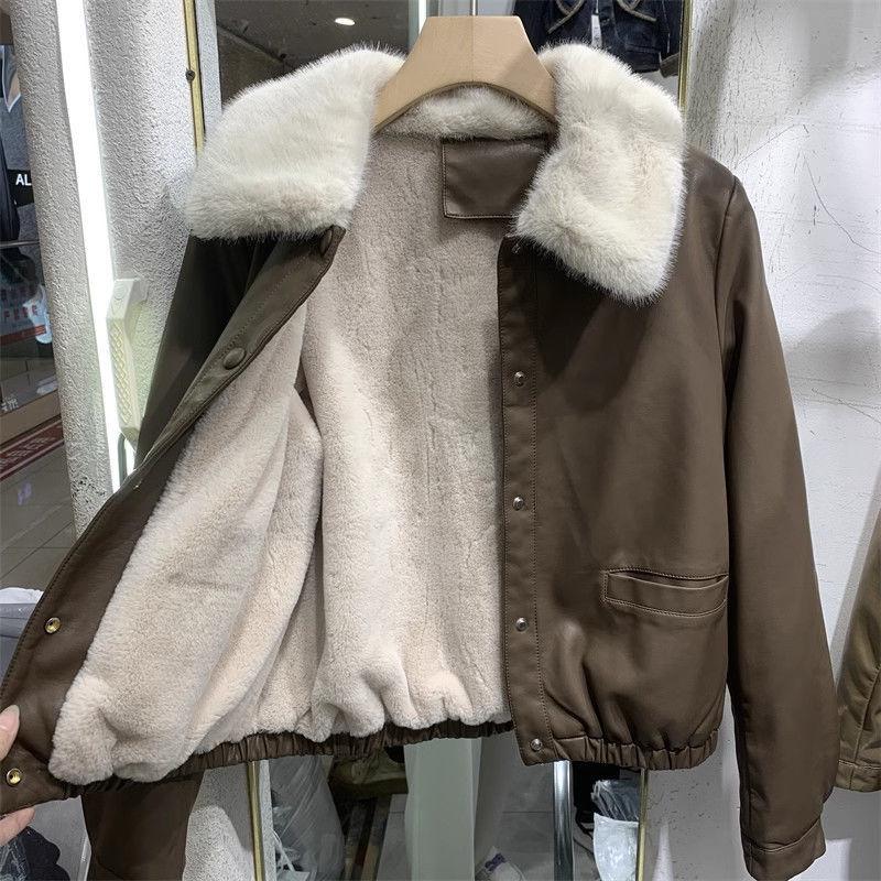 Women's European-Style PU Leather Jacket, Fleece-Lined with Big Fur Collar, Petite Size, Short Top for Autumn/Winter 2025