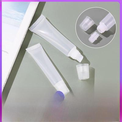 Verpackungen für Lippenstift, Lipgloss, Lippenbalsam und Kosmetikflaschen; leere Probefläschchen und Kräutersalbenbehälter.