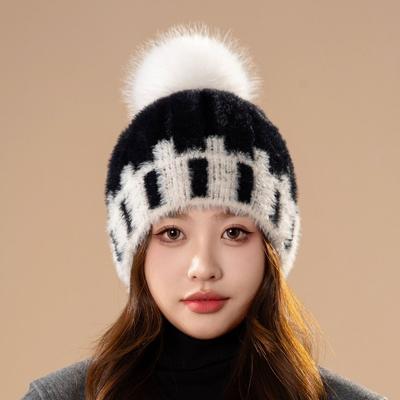 Yeni Peluş Örme Şapka Kadın Kış Sıcak Moda Tüy Yumağı Yün Şapka Açık Hava Soğuk Geçirmez Kazak Şapka