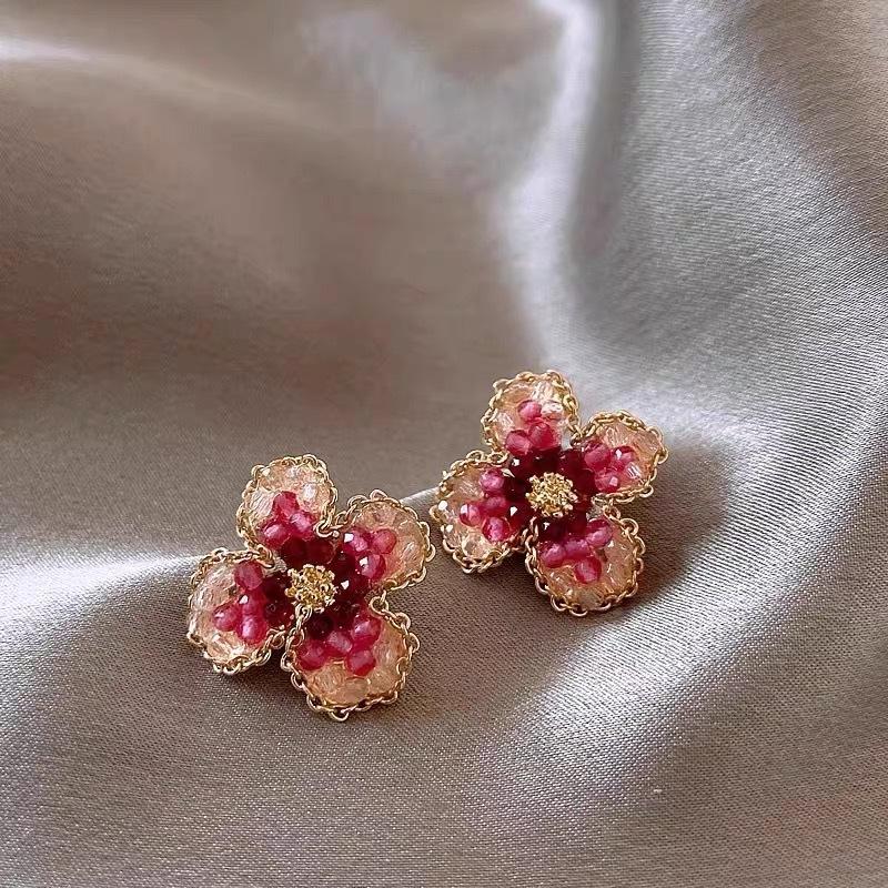Fashion light luxury high-end stud earrings small fresh flower series earrings sweet and exquisite niche versatile daily earrings
