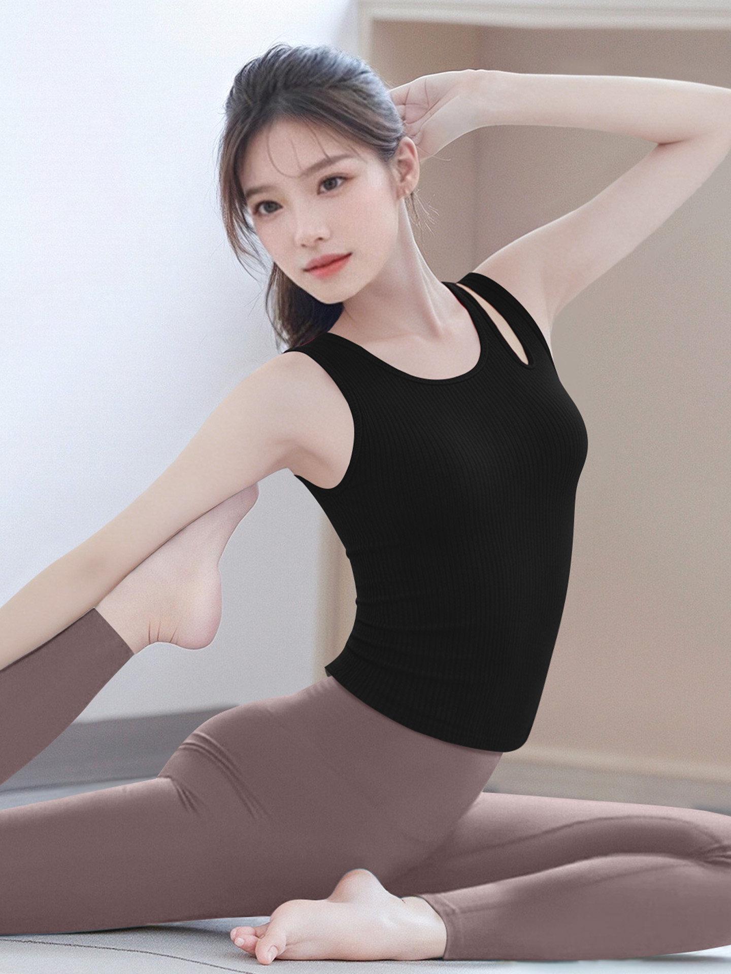 

Women s Red Sports Vest & Yoga Suit with Chest Pads - Slimming, Tummy-Concealing, Ideal for Outdoors & Pilates S