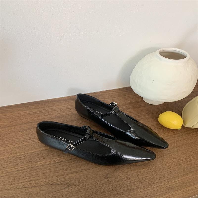 2025 spring and autumn new fashion versatile fashion pointed temperament low heel single shoes French shallow mouth inner height increase ma 35