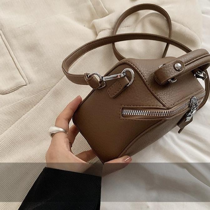 Fashion Handbag Women's Crossbody Bag 2026 New Retro Leather Bag Boston Shoulder Messenger Bag Small Square Bag