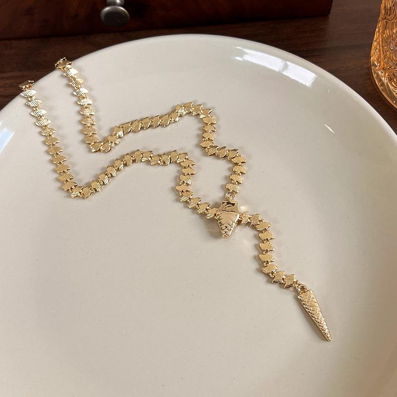 

Милое крутое ожерелье в виде змеи, женская новая цепочка на ключицу в Европе и высококачественная цепочка для свитера золотой