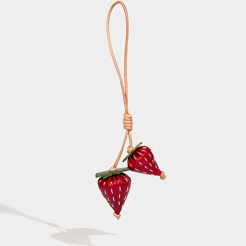 

1 Piece 3D Strawberry Charm Cowhide Pendant High-End Strawberry Keychain Diy Decoration Bag Accessories красный