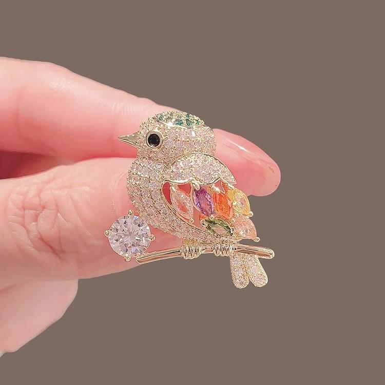 High-End Japanese Magpie Bird Brooch – Cute, Colorful Pin Accessory for Suits