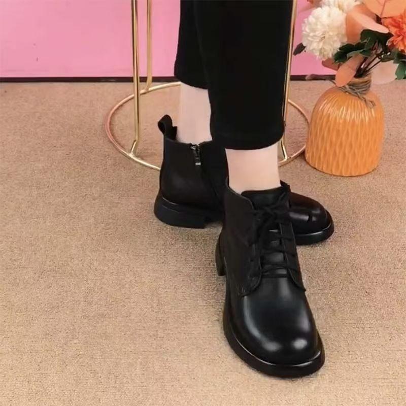 Soft bottom wear-resistant and non-slip new autumn and winter short boots, velvet warm flat bottom women's versatile fashion boots women