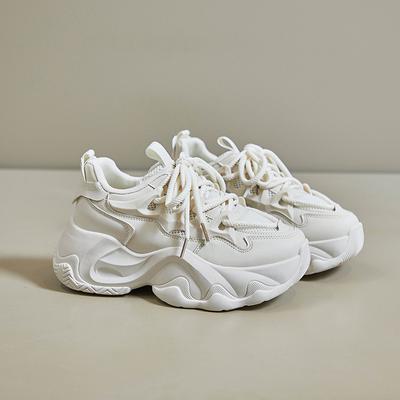 Trendige neue Damen Schuhe im koreanischen Stil 2024 Campus-Stil Studenten Sport Laufschuhe mit dicker Sohle, höhenerhöhende Freizeitschuhe