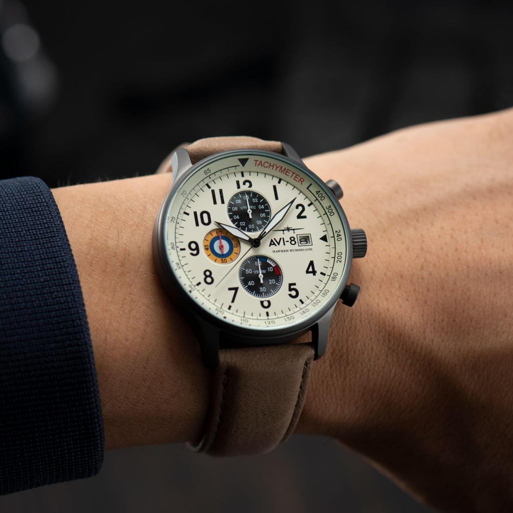 AVI-8 Hawker Hurricane Klasický Chronograf Pánské Hodinky 43,5 mm - Pouzdro z Nerezové Oceli, Tachymetrická Stupnice a Datumovka, Minerální Sklíčko, 5 ATM Voděodolnost