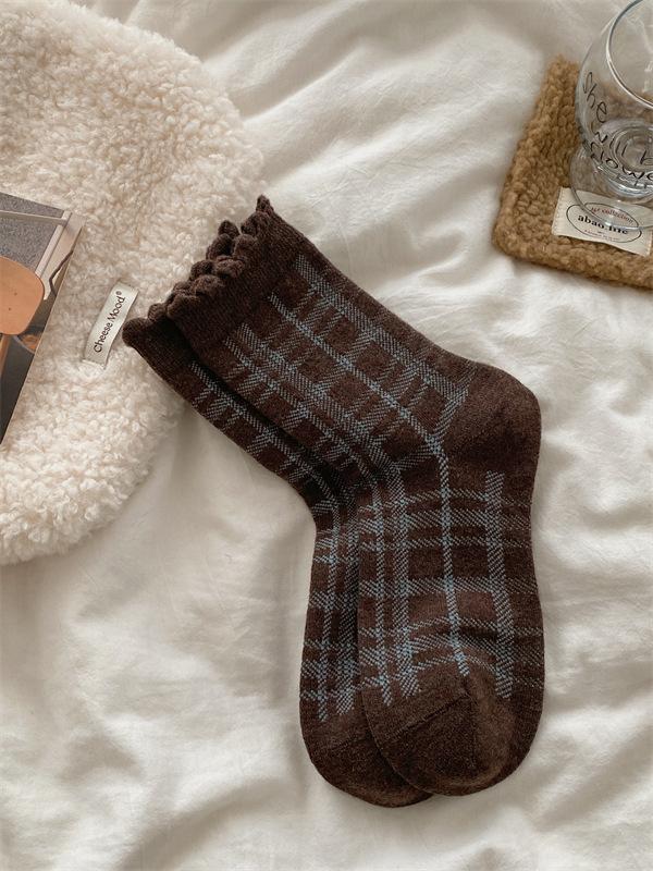 Autumn and Winter Striped Heart-shaped Coffee-colored Wool Socks, Polka Dot Mid-calf, Retro and Versatile, Pile Socks for Women