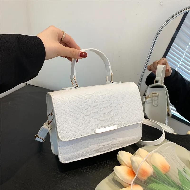 Geantă de umăr retro pentru femei, tip crossbody, tip geantă de mână, tip sac ...