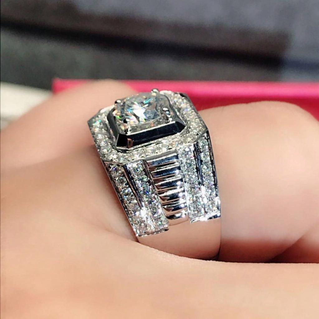 1 Stück Herren-Ring mit rund geschliffenem synthetischem Zirkonia, Ein luxuriöser Ring geeignet für den täglichen Gebrauch und als Urlaubsgeschenk