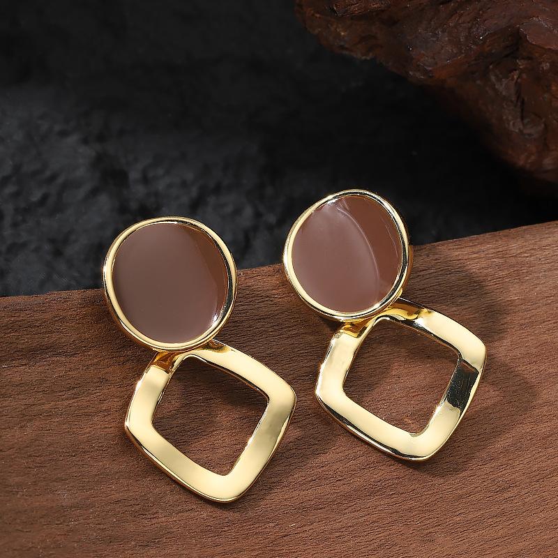 Stylish personality Xiaoxiangfeng hollow geometric square oil drop earrings, Dongdaemun, Korea, high-end commuter earrings