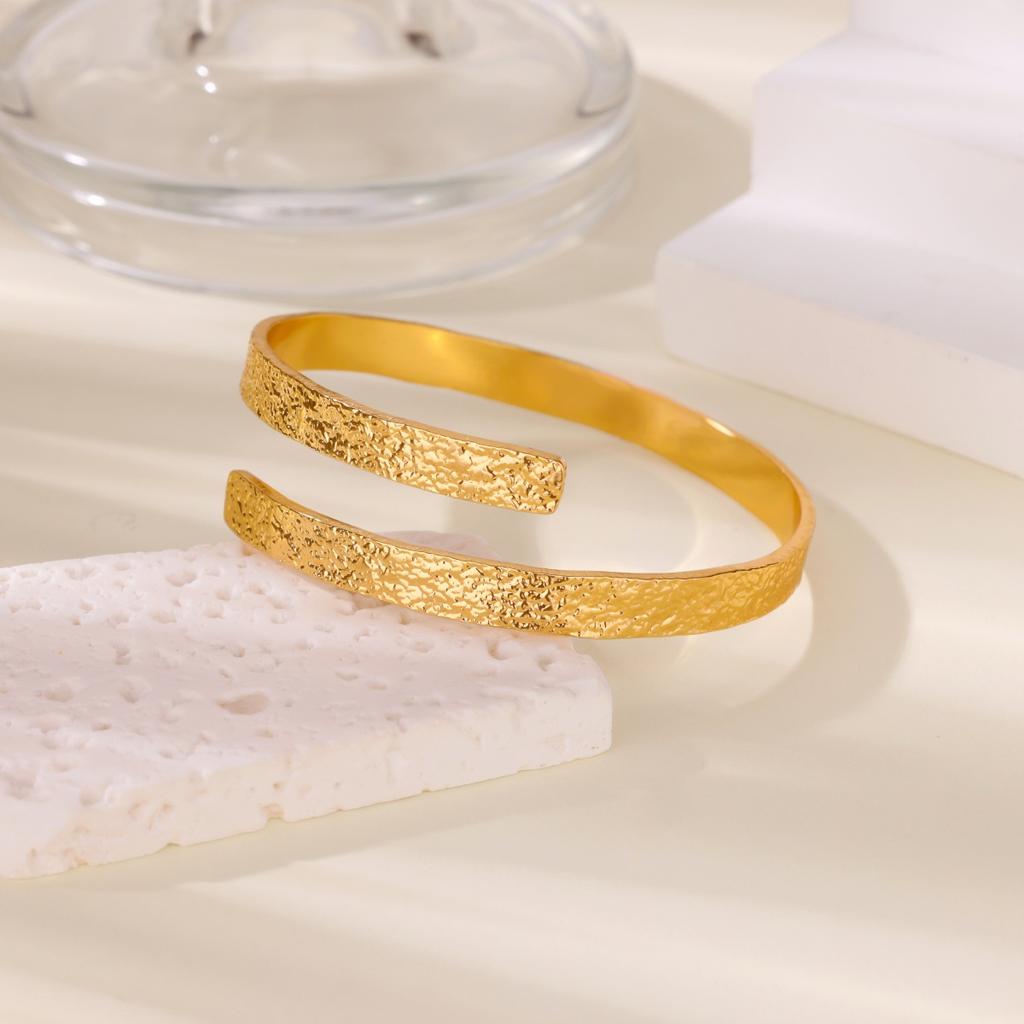 2025 Lava Wrinkle Cuff Bangles Bracelet Women Minimalist Gold Color Stainless Steel Flower C Adjustable Bracelets Party Jewelry