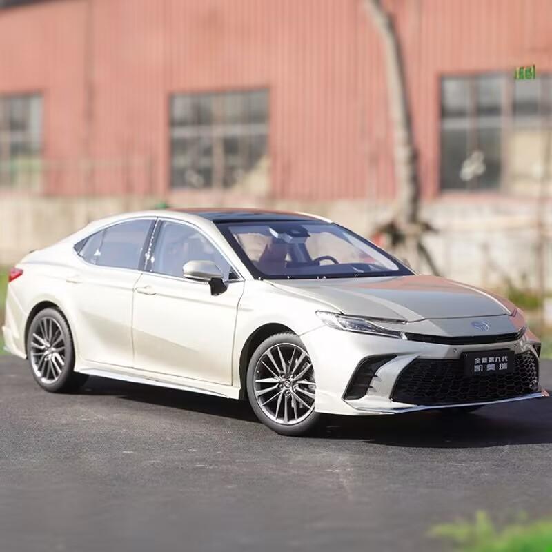 YVAZ6 1/18 TOYOTA Camry Alloy Car Model Diecast Metal Vehicles Car Model Miniature Scale High Simulation Collection Childrens Toy Gift