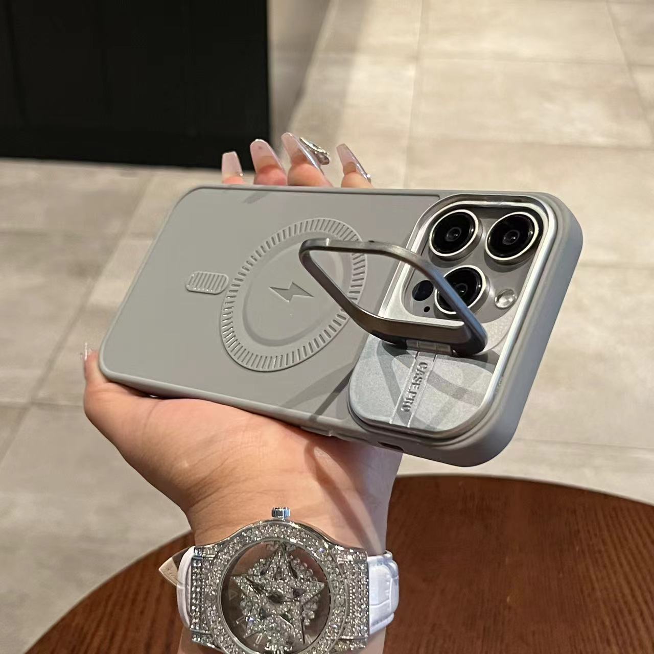 

Подходит для iPhone16promax Чехол для телефона, Apple 13/14/15 Силиконовый мягкий защитный чехол с магнитной подставкой Lightning Apple 16 серый