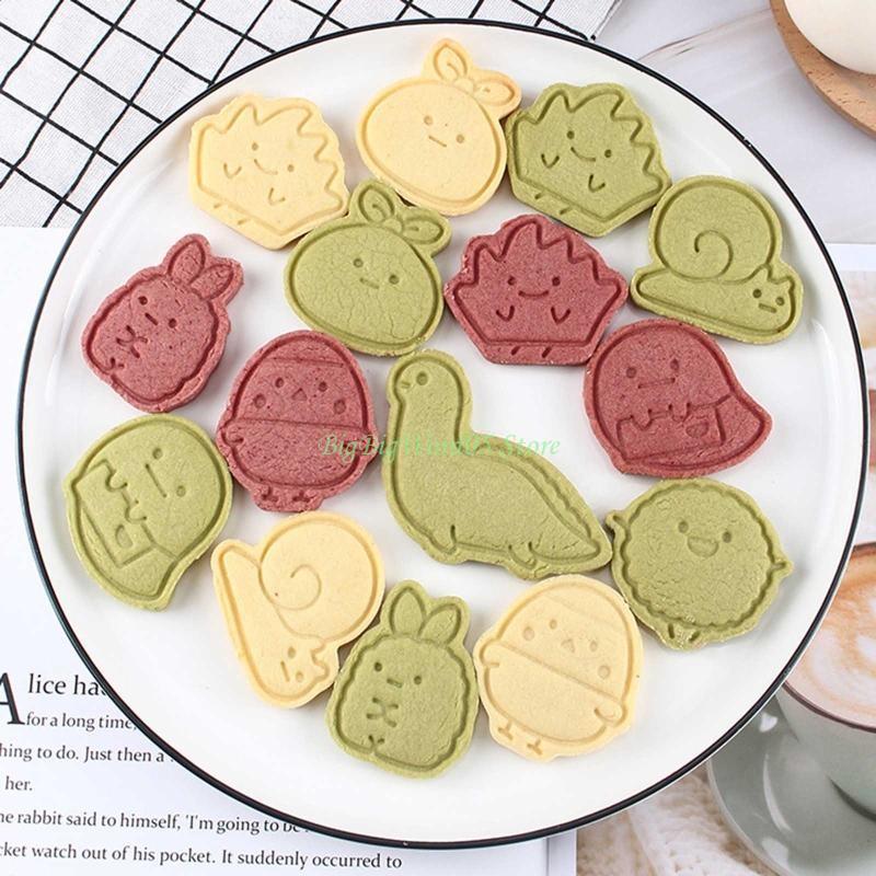 24TE Delicate Sugarcraft Mould Set of 8 Animals Cookie Cutters Cartoon Plastic Cake Kitchen Baking Accessories