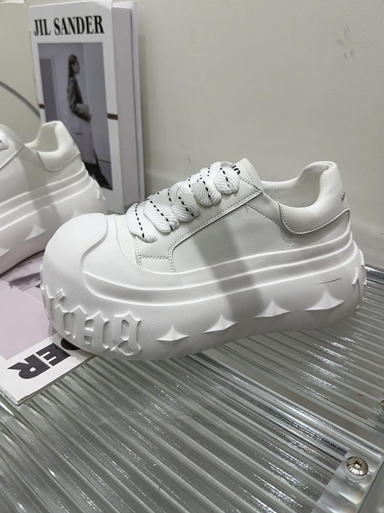 Leder-Shell-Kopf kleine weiße Schuhe Damen 2025 großer Kopf zum Schnüren Mode Brotschuhe Plateau Muffin auflösende lässige einzelne Schuhe