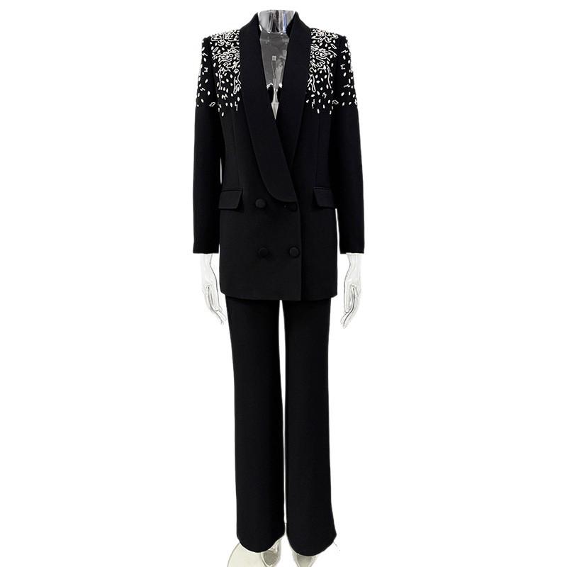 Moda High Street 2026 Collezione Inizio Primavera: Completo Giacca e Pantaloni Elegante con Perline e Strass