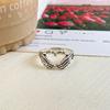 Vintage Fashion Distress Skeleton Hand Heart Gesture Finger Ring Jewelry for Unisex Hip-hop Personality Party Gift