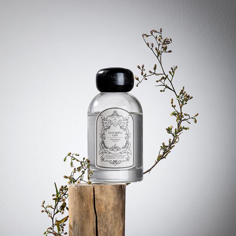 Luxurious Flameless Aromatherapy Oil for Lasting Indoor Fragrance: Bedroom Decor, Hotel Freshener, Incense.