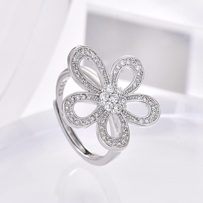 Sterling Silver Five-Petal Sunflower Diamond Necklace - Elegant Light Luxury Clavicle Pendant