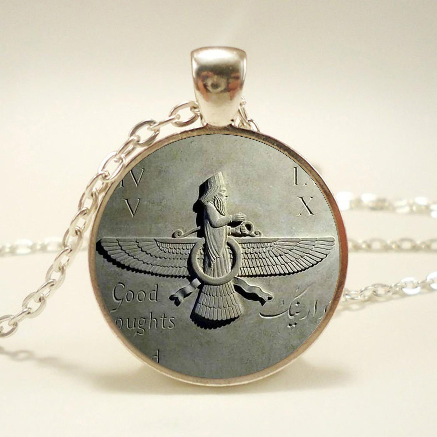 

Намисто Faravahar Ahura Mazda, кулон із Стародавньої Персії, кулон Mtyhical, зороастризм, релігія, срібні прикраси, іранський коштовний камінь