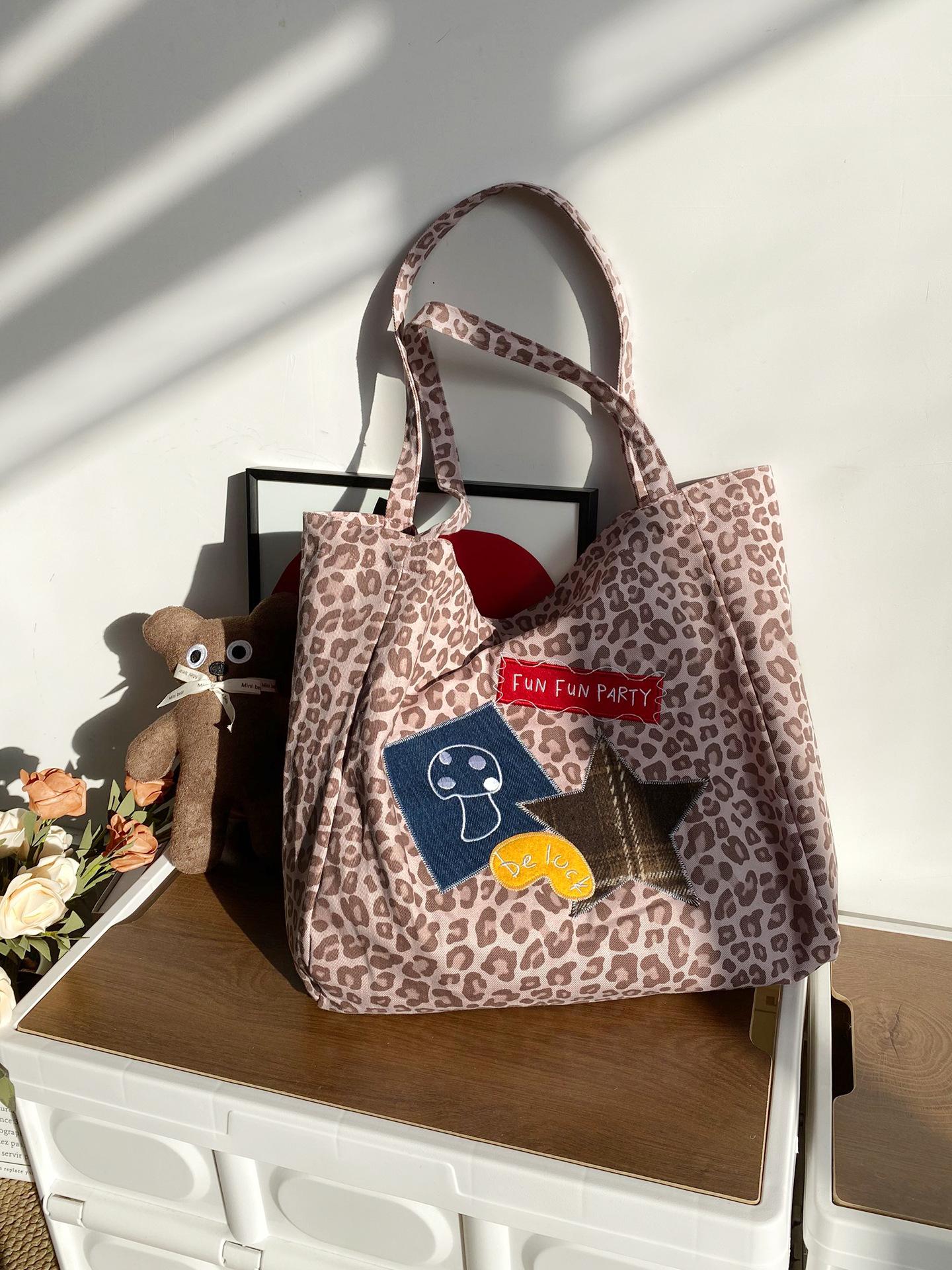 

Vintage Leopard Print Collage Embroidery Canvas Women s Shoulder Bag Large Capacity Ladies Handbag Versatile Female Tote Bag рожевий