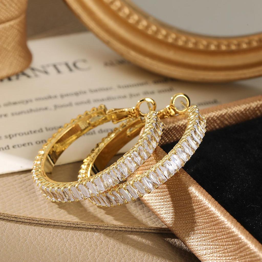 Gold-Plated Zirconia Ear Cuffs: Simple and Stylish Round Zirconia Earrings with Personality