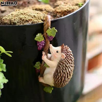 Cute Climbing Hedgehog Figurine Flower Pot Hugger, Resin Hanging Hedgehog Statue Outdoor Decor Fence Ornaments For Patio Lawn