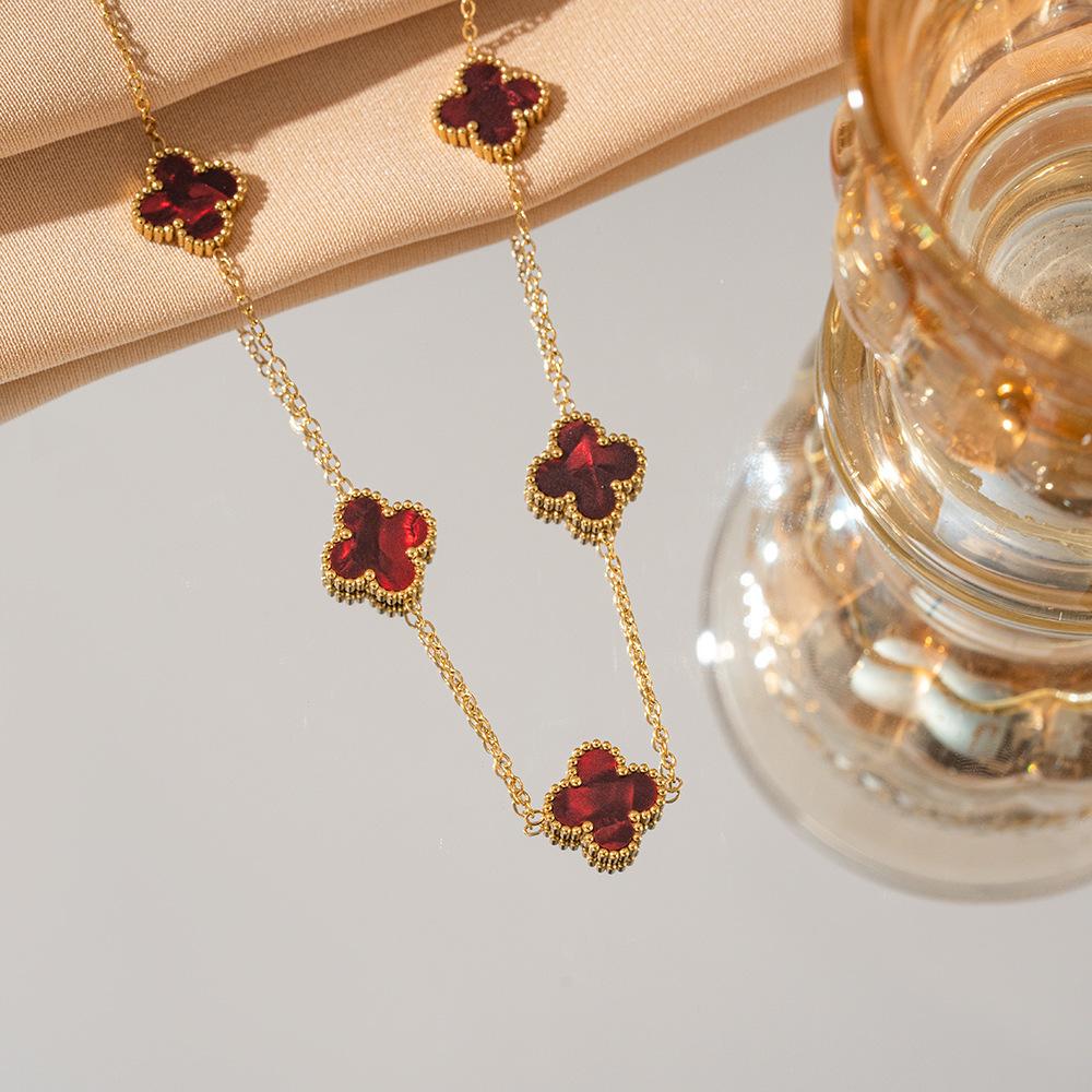 

Ожерелье из четырехлистного клевера из высококачественной титановой стали, которая не выцветает и излучает ощущение роскоши.. Это высококачественный аксессуар.