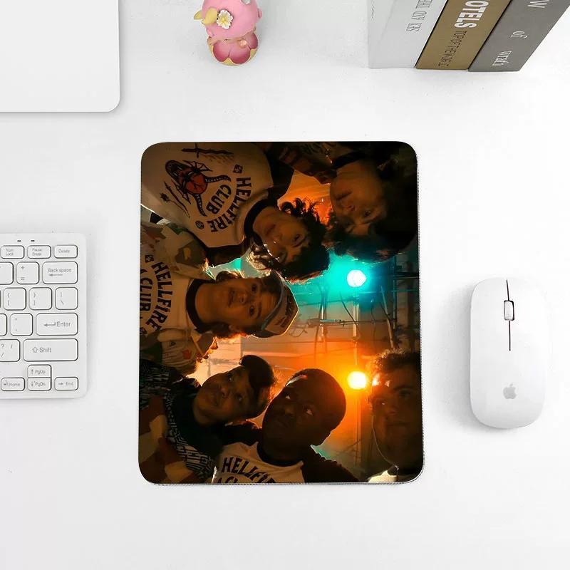 High Definition Printing Stranger Things Leather Mouse Pad Small Convenient and Simple Computer Mouse Pad Desk Edge Lock Non-slip Waterproof Mouse Pad