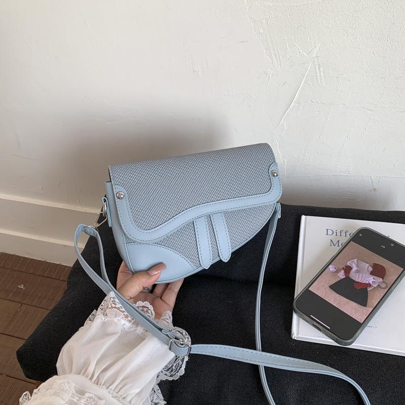 

2025 spring and summer new solid color simple fashion foreign style versatile explosion shoulder crossbody high sense saddle bag синій
