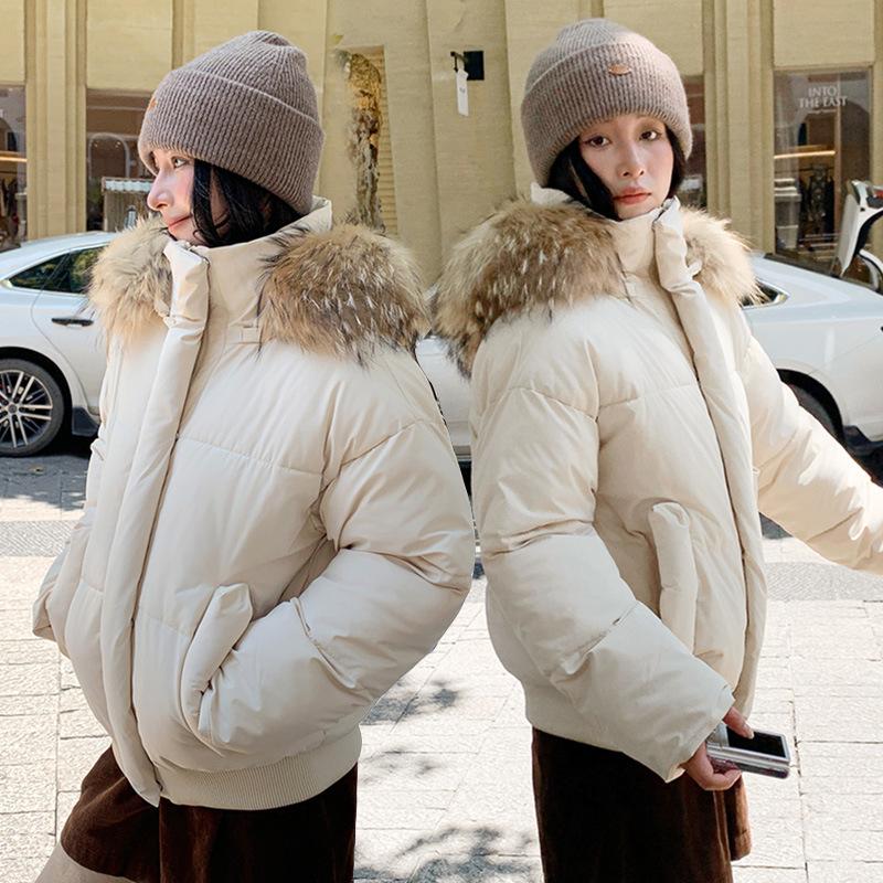Giacca Invernale da Donna Corta con Cappuccio Grande in Pelliccia, Antivento, Spessa e Calda, con Maniche Raglan
