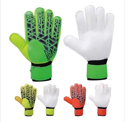 China Manufacturer Cheap Latex Finger Protection Football Goalkeeper Gloves for Kids
