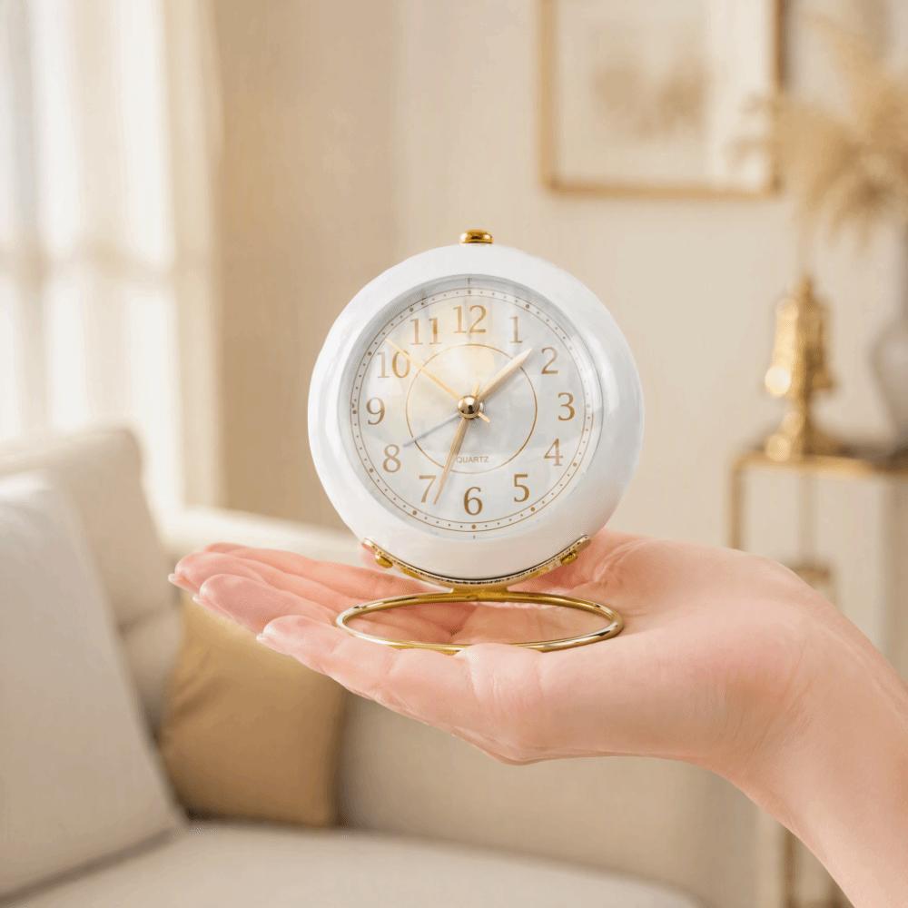ABS Round Alarm Clock 3.54x4.33in Quartz Alarm Clock Cute Tabletop Clock  For Bedroom