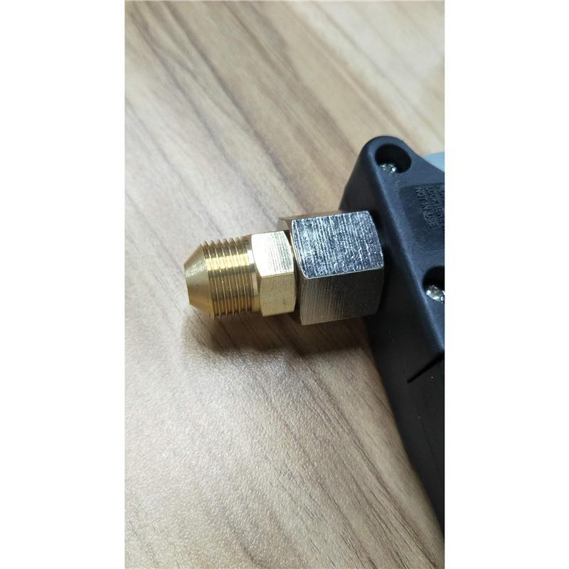 High-Pressure Washer Water Gun 3015 with 360-Degree Anti-Tangle Connector for Car Washing
