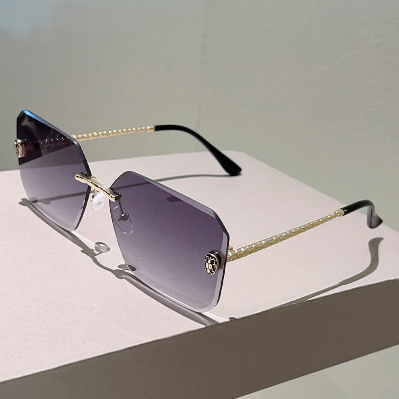 

Квадратные солнцезащитные очки без оправы Новинка Модные Градиентные Повседневные Солнцезащитные очки Женские Трендовый Дизайн Роскошного Бренда Декор Оттенки as picture shows