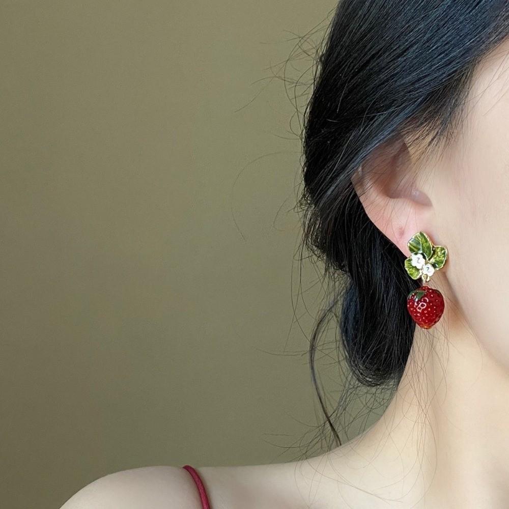 Vintage Strawberry Drop Earrings Green Leaves Dainty Simulated Fruit Earrings Bow Lovely Style Flower Drop Earrings Party